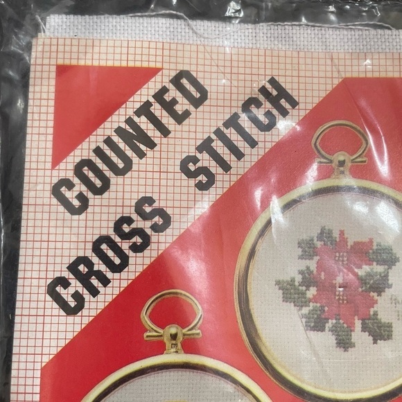 Vintage Christmas ornament cross stitch kit in original packaging. - Picture 3 of 5